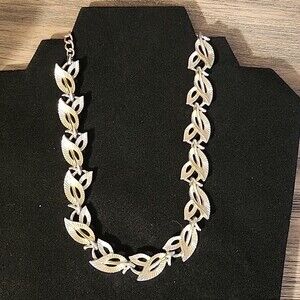 Vintage Coro Goldstone Leaf Pattern Choker 17 1/2” Necklace